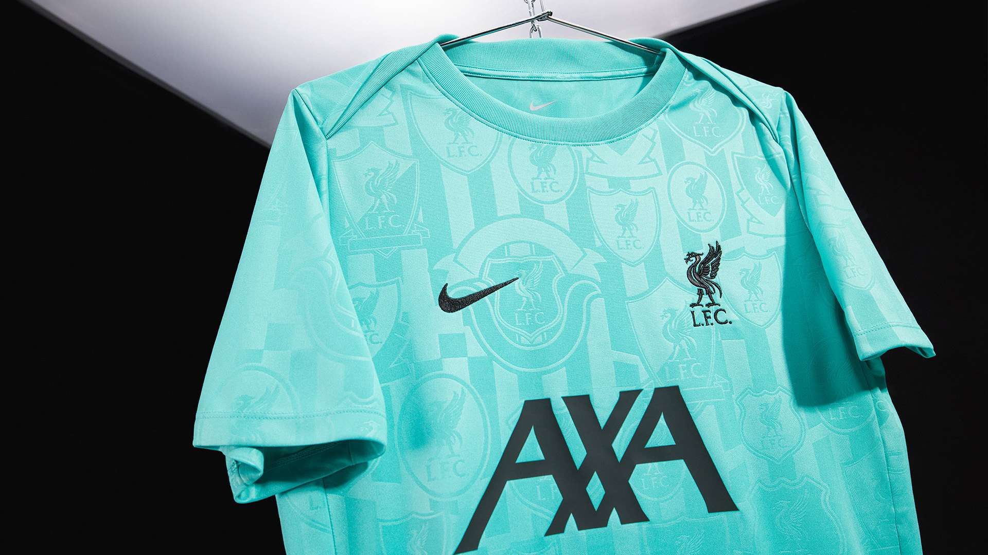 小里瓦尔多抵达青岛，正式踏上中国职业联赛征程.