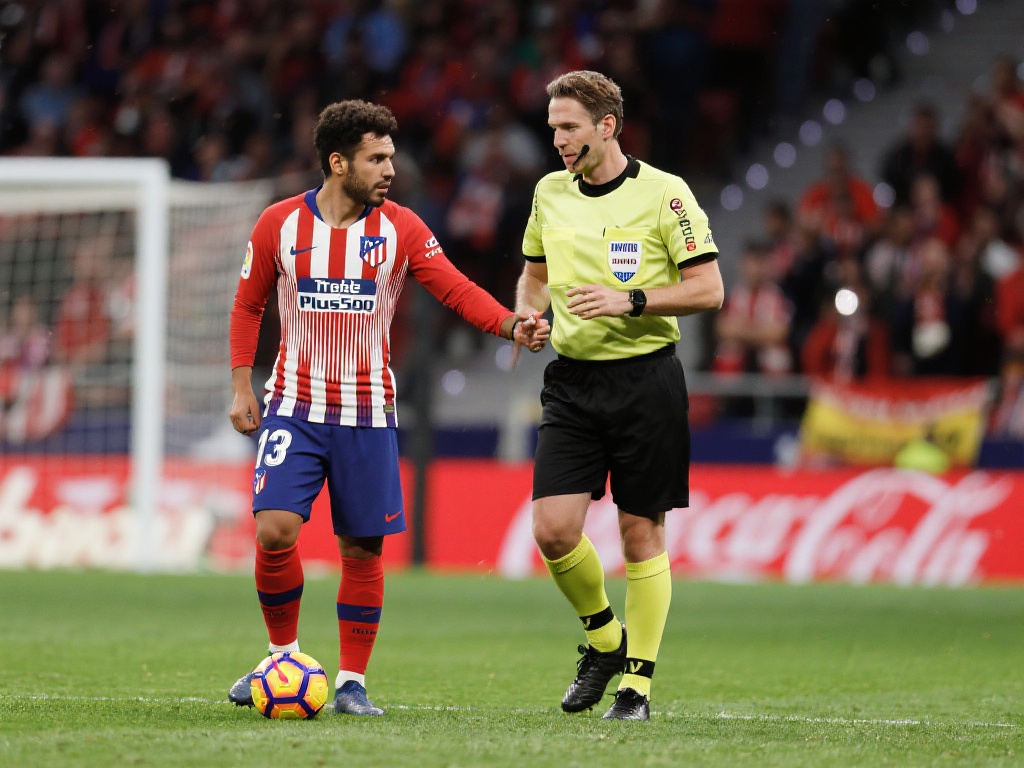 “滕哈格揭秘：布莱顿的成功离不开高投入，你还觉得钱花得少？”